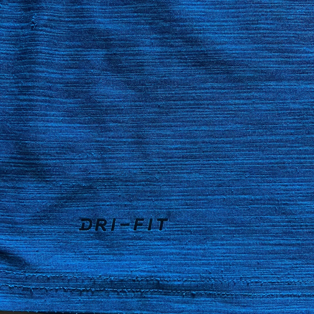 Nike long sleeve tee size medium. - Picture 3 of 6